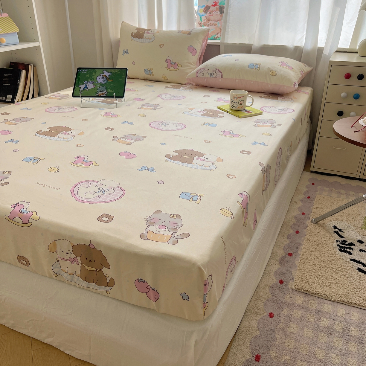 91家纺网 家纺一手货源 找家纺 六巷胡同 2026新款40支全棉13070INS卡通单品床笠 狗狗轰趴记