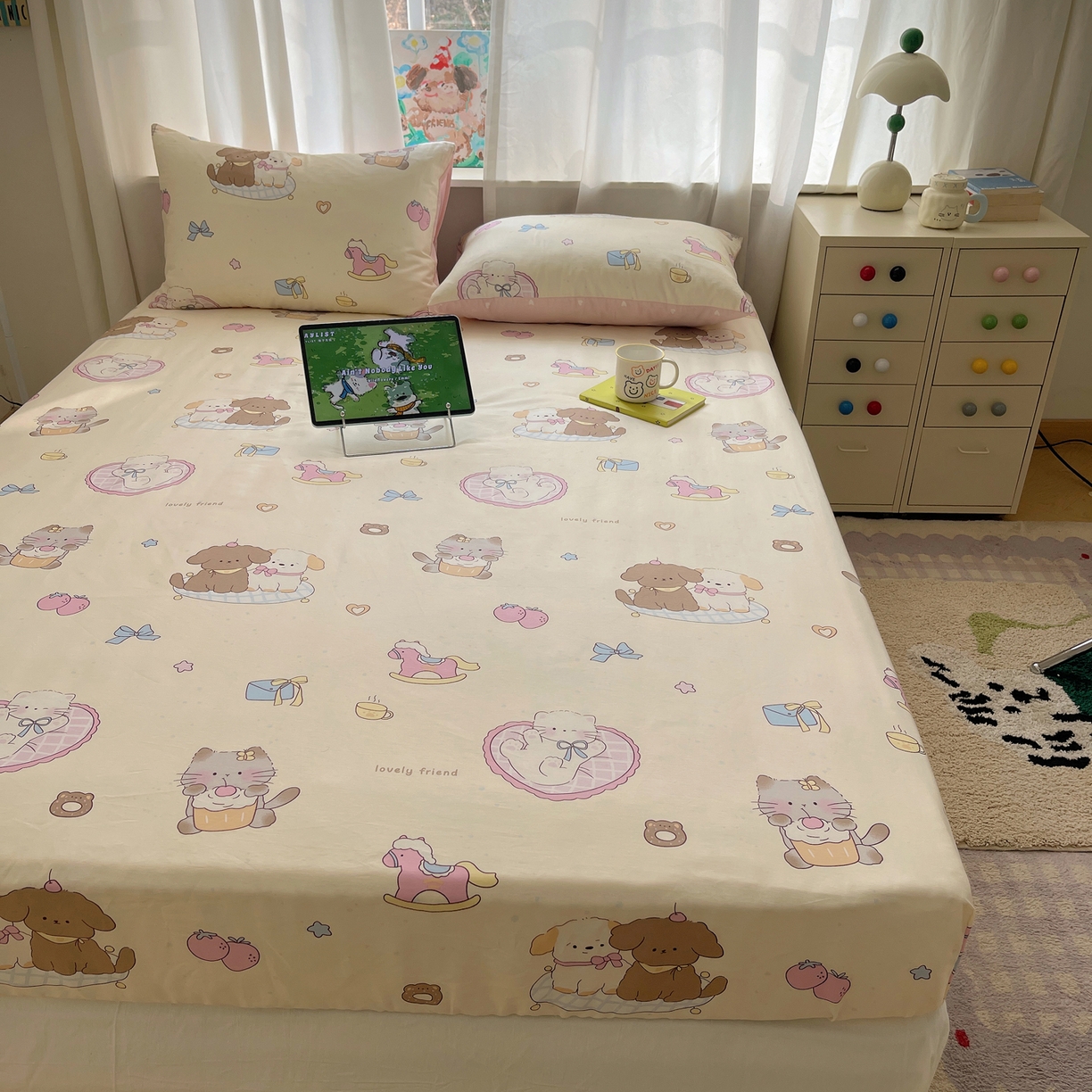 91家纺网 家纺一手货源 找家纺 六巷胡同 2026新款40支全棉13070INS卡通单品床笠 狗狗轰趴记