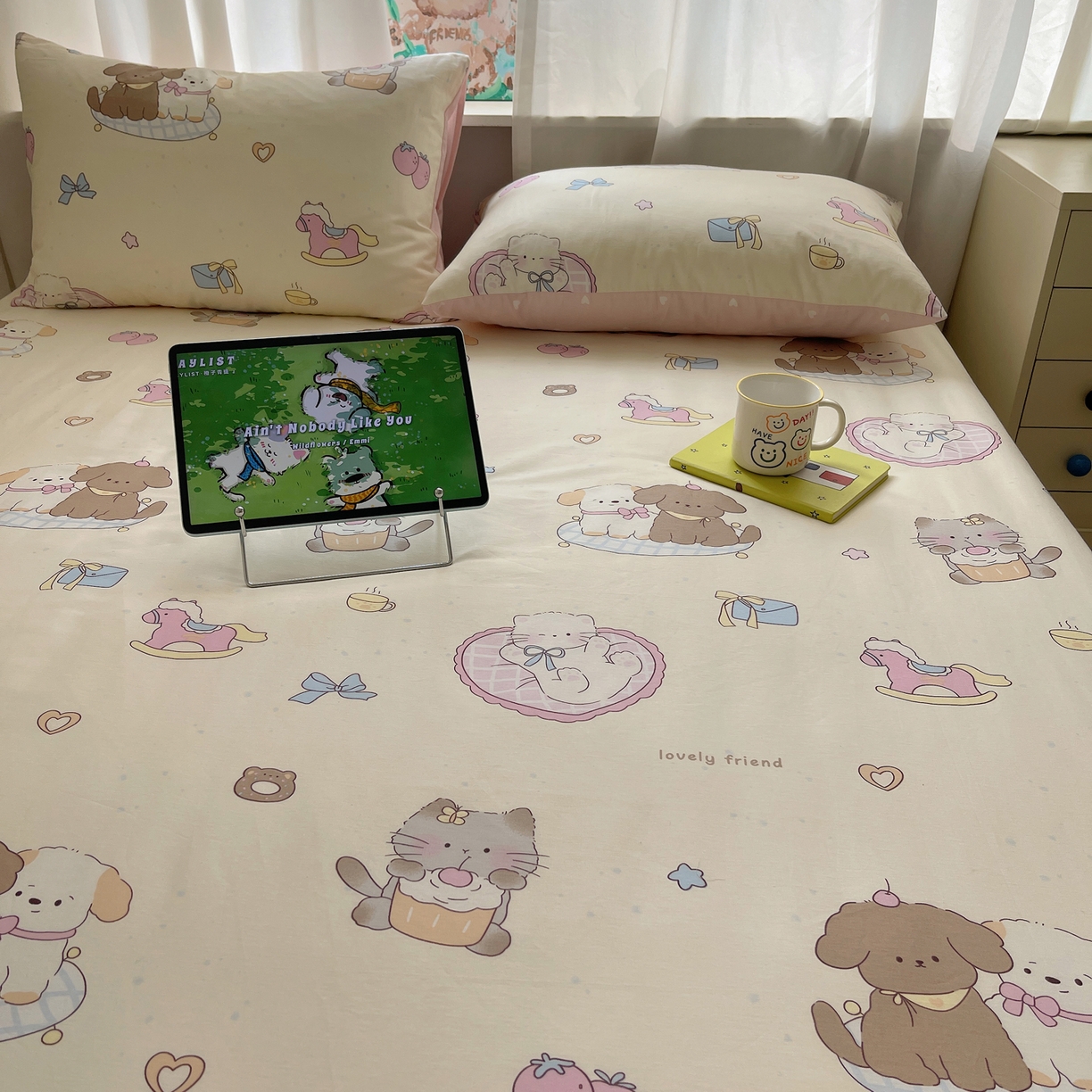 91家纺网 家纺一手货源 找家纺 六巷胡同 2026新款40支全棉13070INS卡通单品床笠 狗狗轰趴记