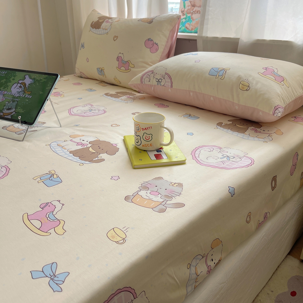 91家纺网 家纺一手货源 找家纺 六巷胡同 2026新款40支全棉13070INS卡通单品床笠 狗狗轰趴记