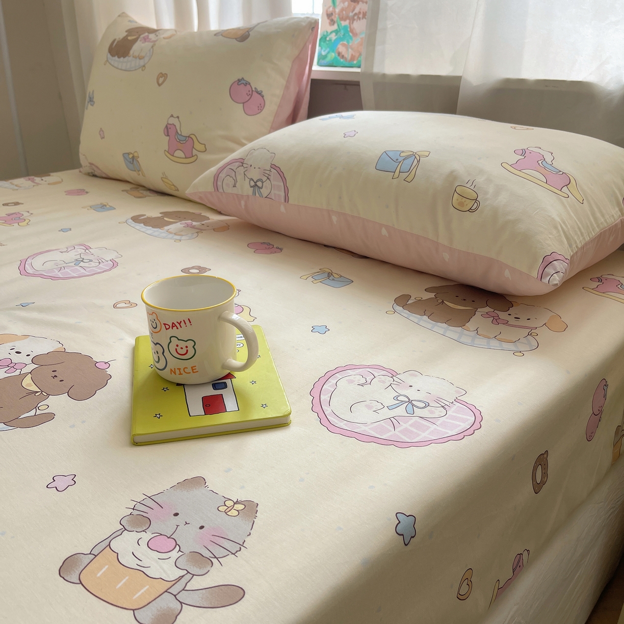 91家纺网 家纺一手货源 找家纺 六巷胡同 2026新款40支全棉13070INS卡通单品床笠 狗狗轰趴记