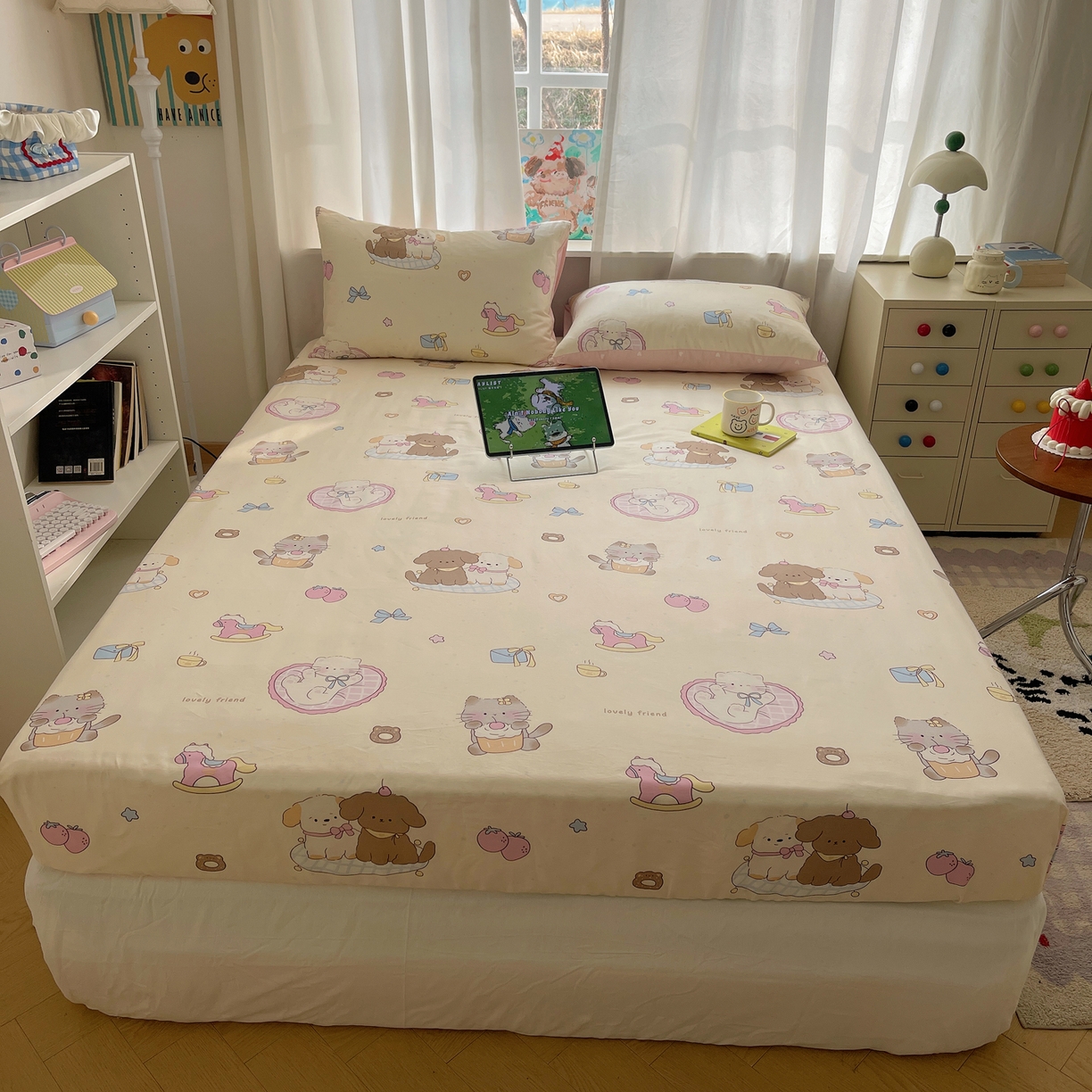 91家纺网 家纺一手货源 找家纺 六巷胡同 2026新款40支全棉13070INS卡通单品床笠 狗狗轰趴记