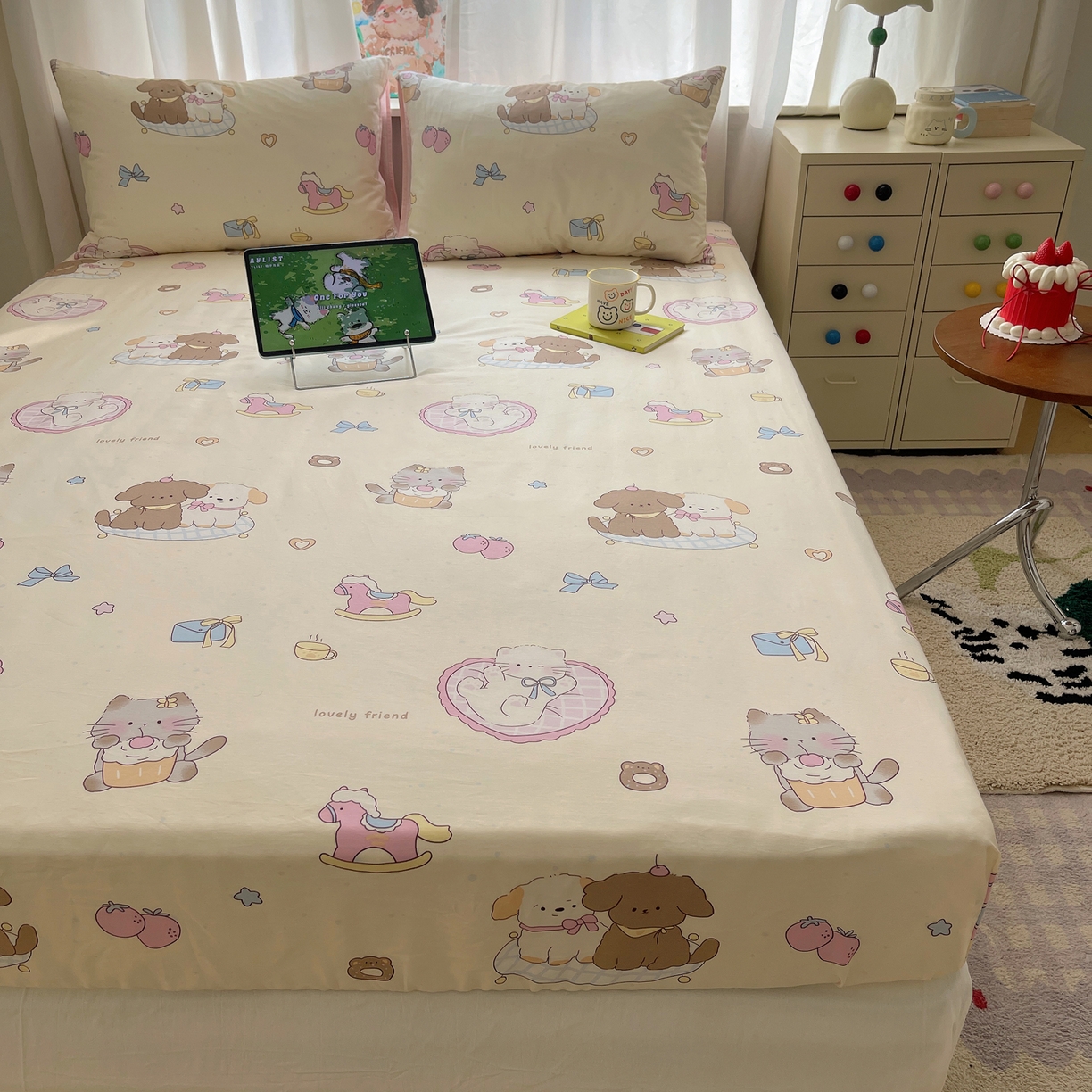 91家纺网 家纺一手货源 找家纺 六巷胡同 2026新款40支全棉13070INS卡通单品床笠 狗狗轰趴记