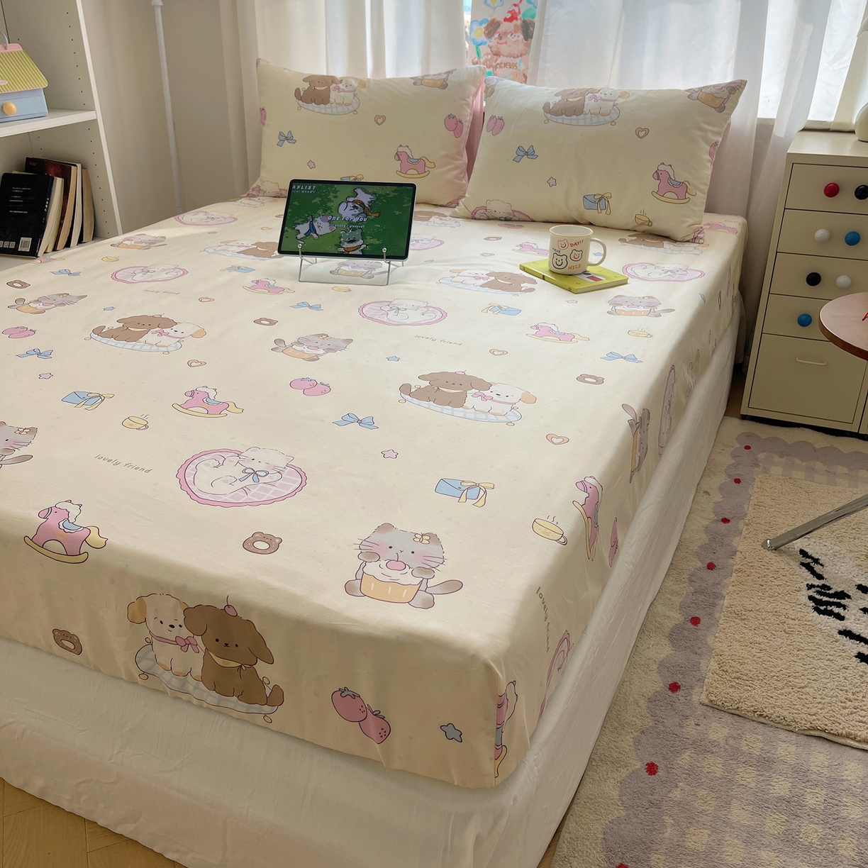 91家纺网 家纺一手货源 找家纺 六巷胡同 2026新款40支全棉13070INS卡通单品床笠 狗狗轰趴记