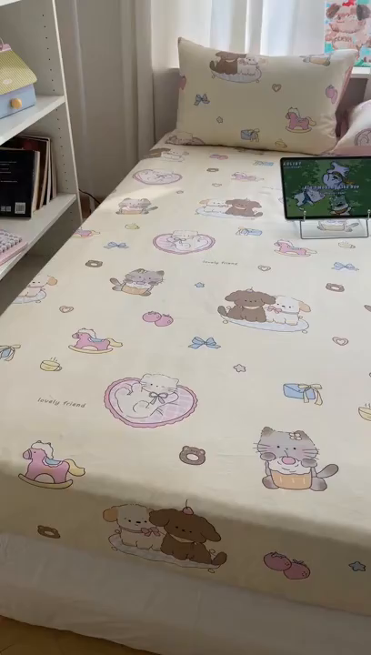 91家纺网 家纺一手货源 找家纺 六巷胡同 2026新款40支全棉13070INS卡通单品床笠 狗狗轰趴记