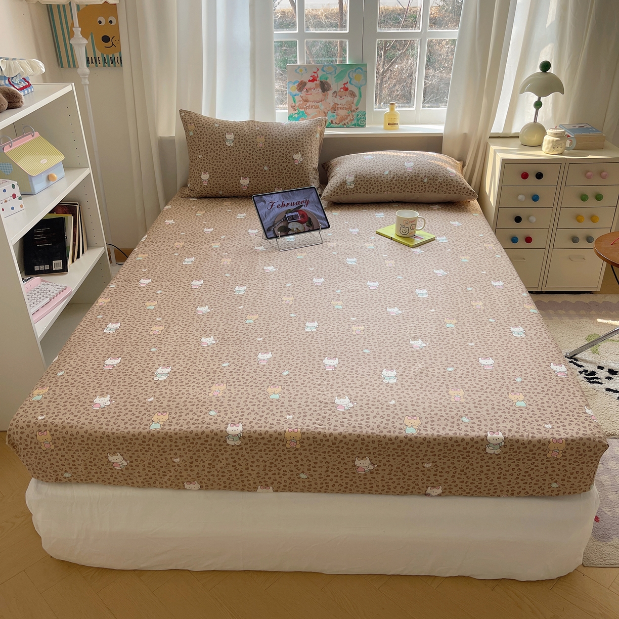 91家纺网 家纺一手货源 找家纺 六巷胡同 2026新款40支全棉13070INS卡通单品床笠 咖豹纹喵喵