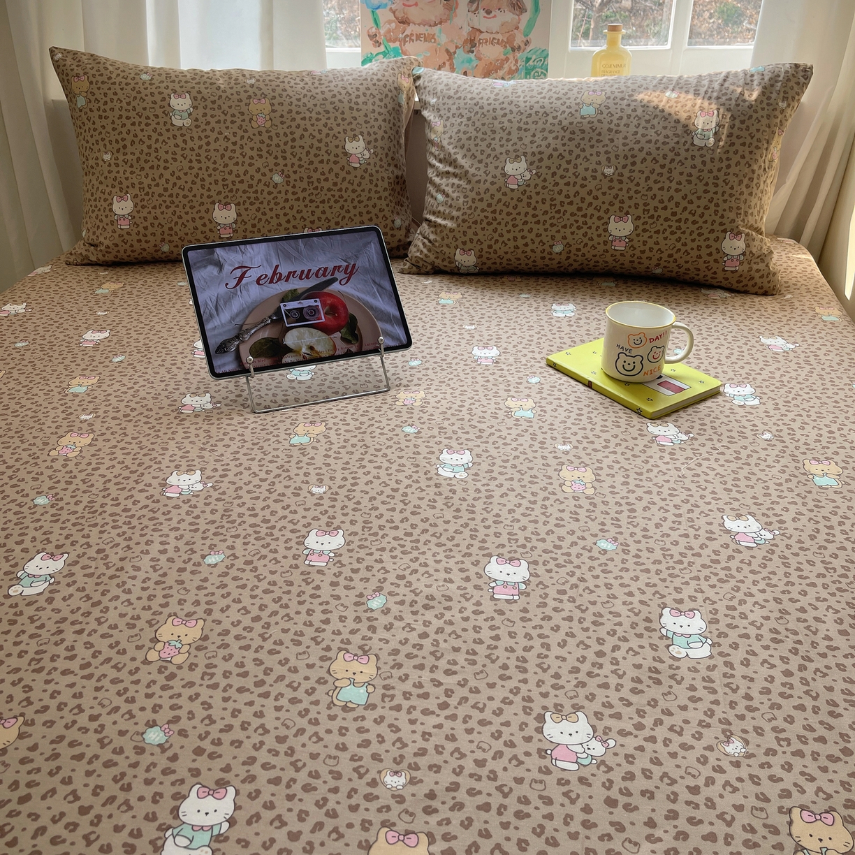 91家纺网 家纺一手货源 找家纺 六巷胡同 2026新款40支全棉13070INS卡通单品床笠 咖豹纹喵喵