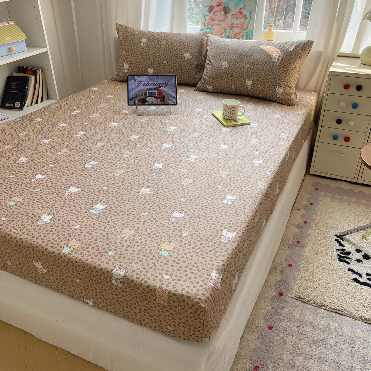 91家纺网 家纺一手货源 找家纺 六巷胡同 2026新款40支全棉13070INS卡通单品床笠 咖豹纹喵喵