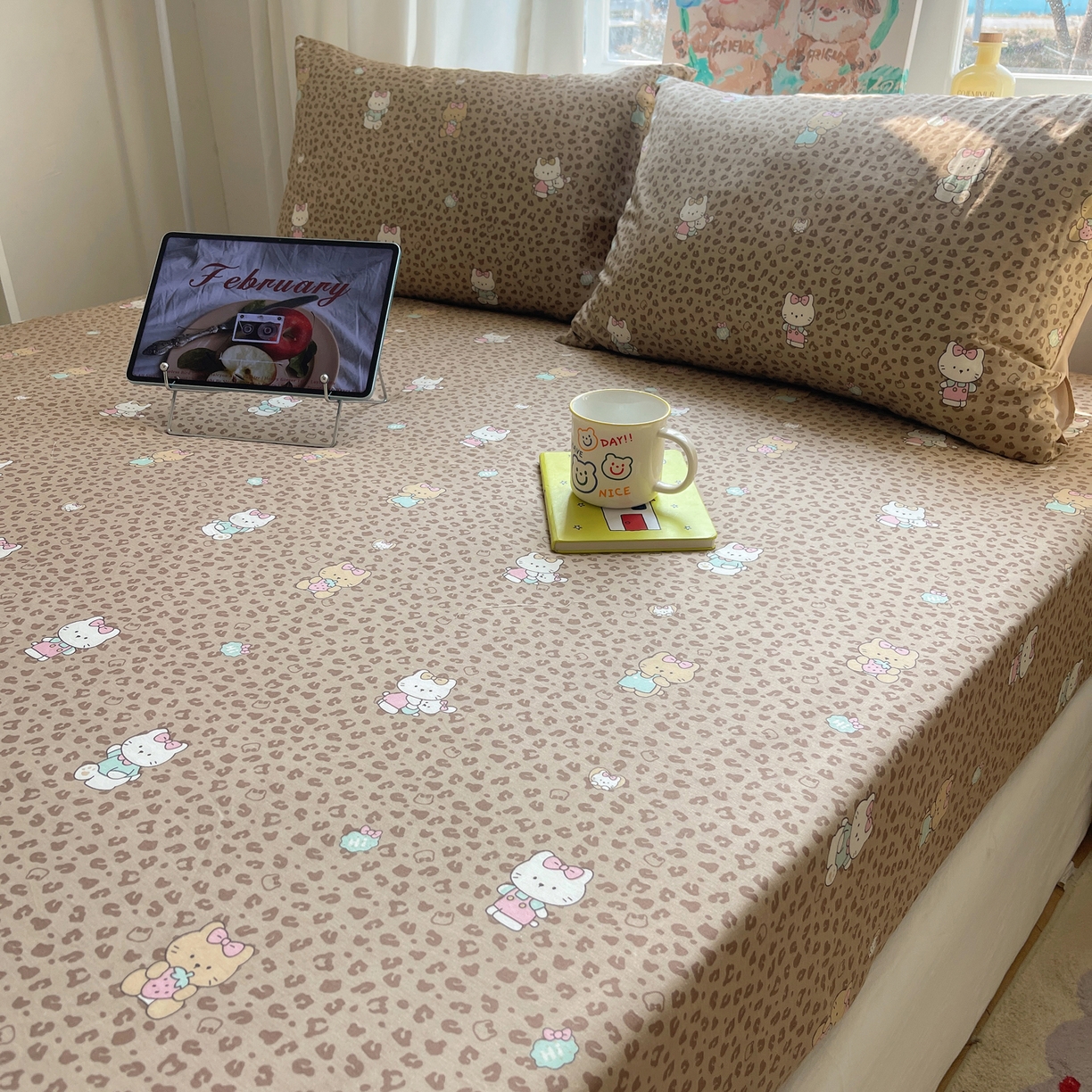 91家纺网 家纺一手货源 找家纺 六巷胡同 2026新款40支全棉13070INS卡通单品床笠 咖豹纹喵喵