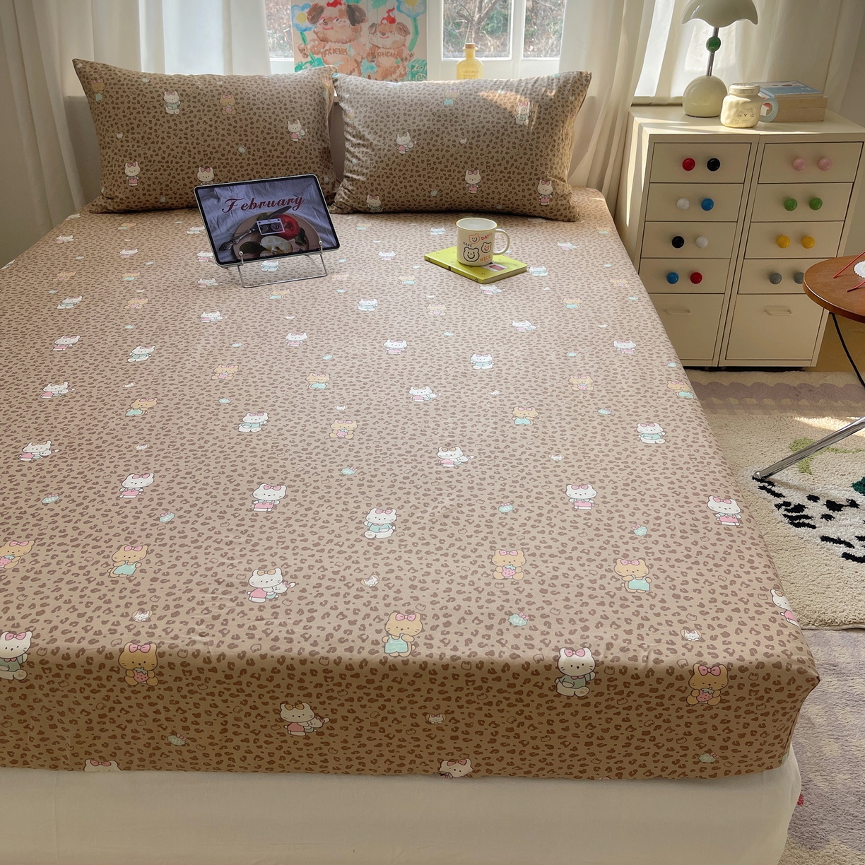 91家纺网 家纺一手货源 找家纺 六巷胡同 2026新款40支全棉13070INS卡通单品床笠 咖豹纹喵喵