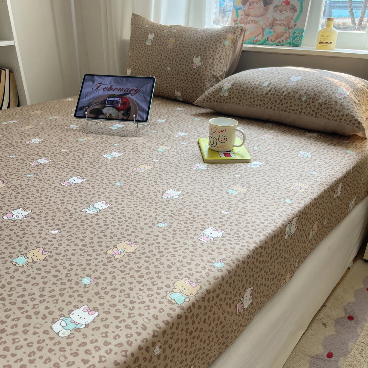 91家纺网 家纺一手货源 找家纺 六巷胡同 2026新款40支全棉13070INS卡通单品床笠 咖豹纹喵喵