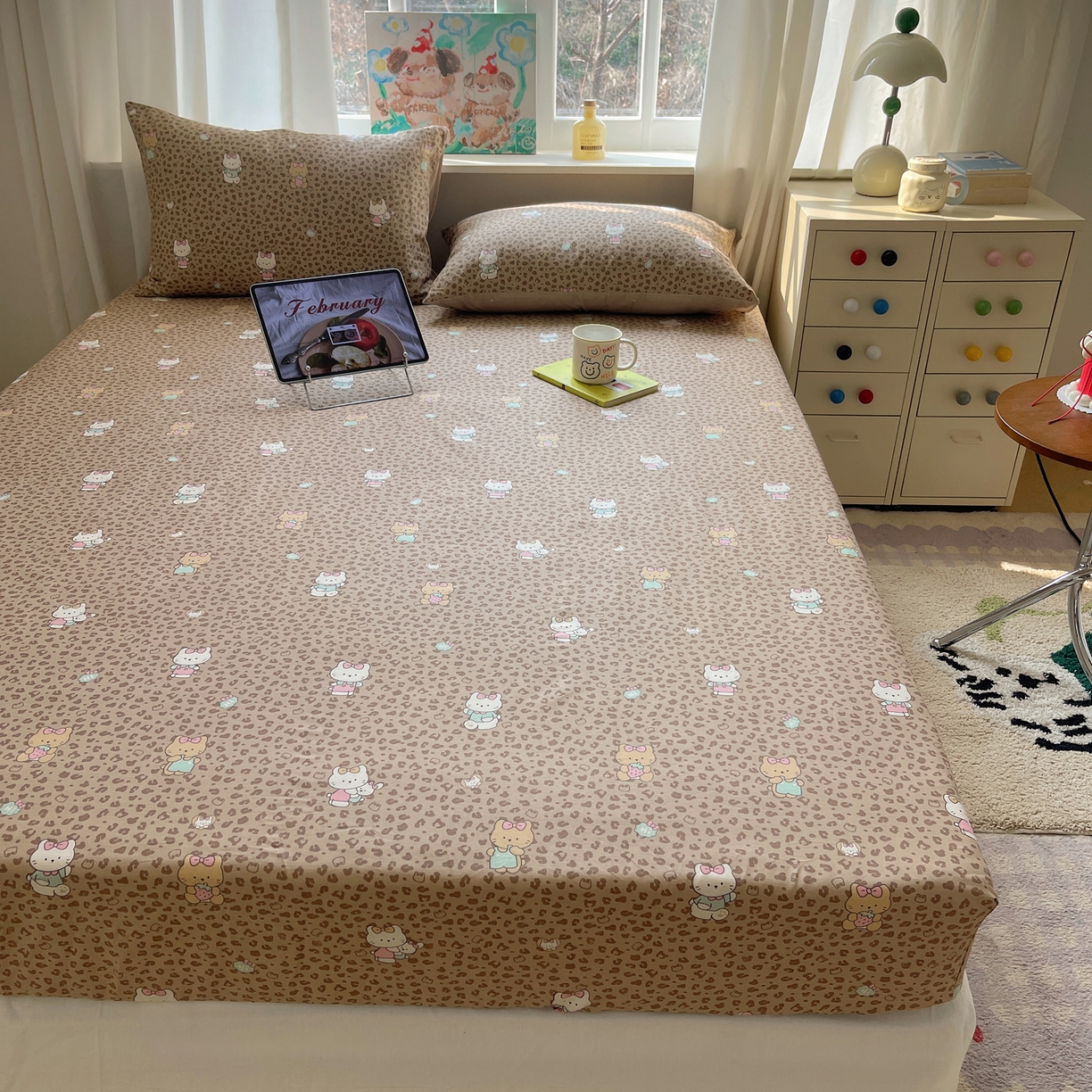 91家纺网 家纺一手货源 找家纺 六巷胡同 2026新款40支全棉13070INS卡通单品床笠 咖豹纹喵喵