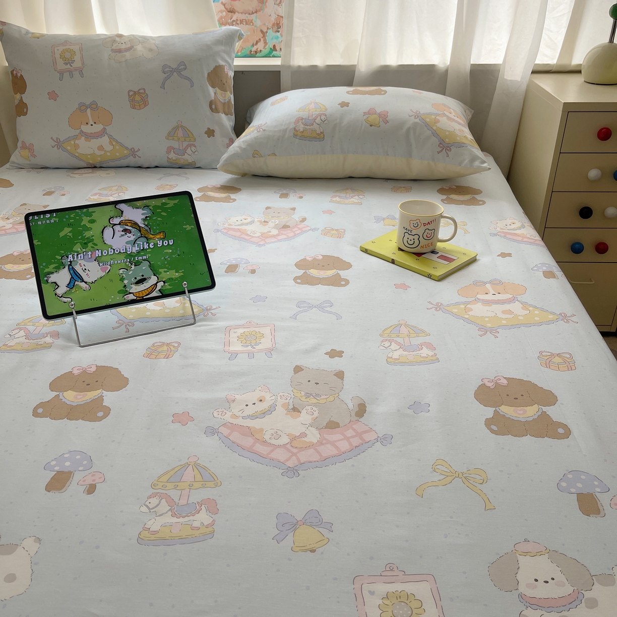 91家纺网 家纺一手货源 找家纺 六巷胡同 2026新款40支全棉13070INS卡通单品床笠 猫狗游园会