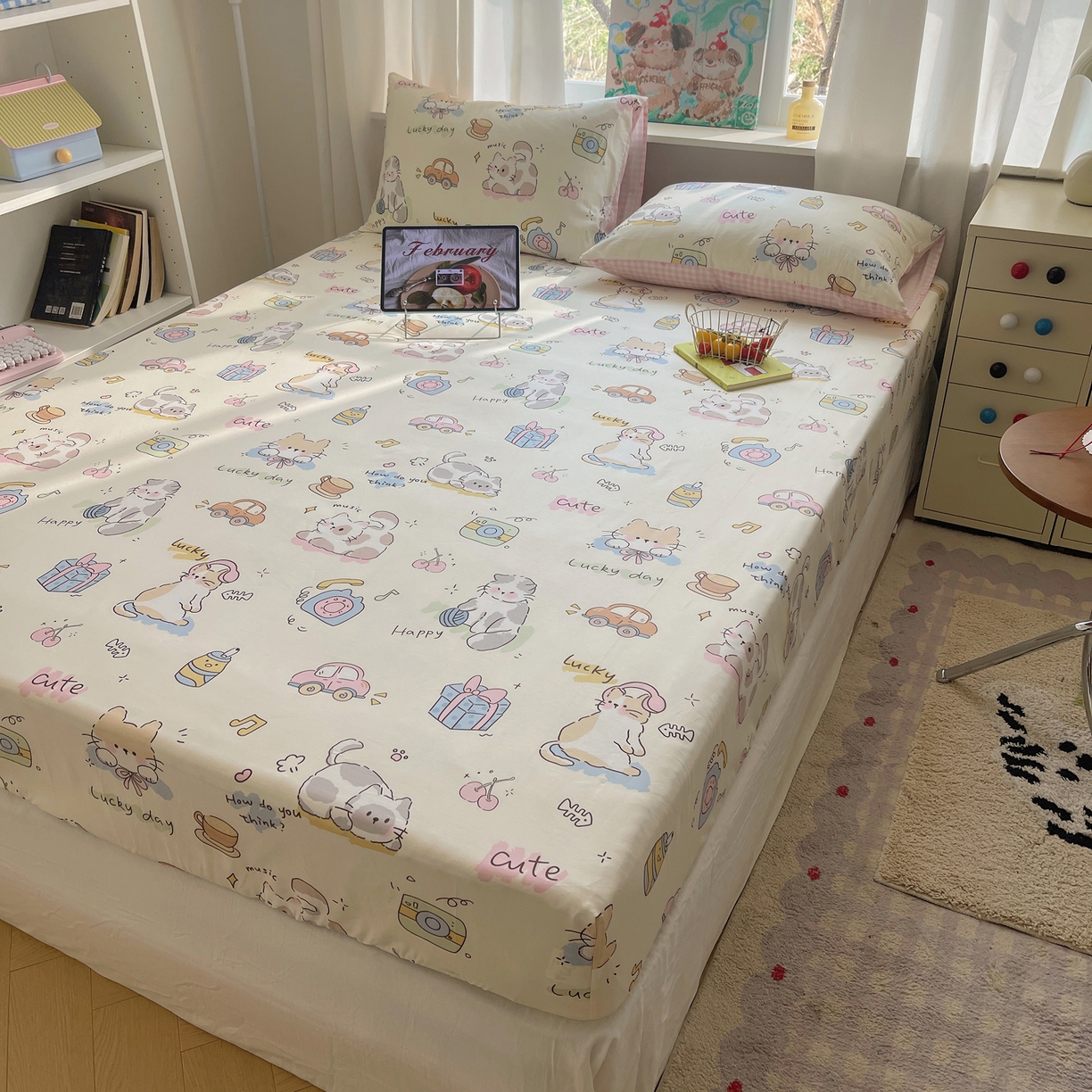 91家纺网 家纺一手货源 找家纺 六巷胡同 2026新款40支全棉13070INS卡通单品床笠 猫咪聚会趴