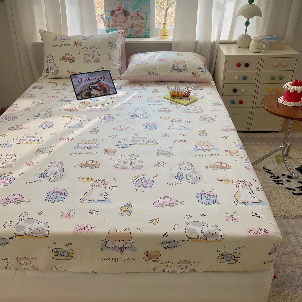 91家纺网 家纺一手货源 找家纺 六巷胡同 2026新款40支全棉13070INS卡通单品床笠 猫咪聚会趴