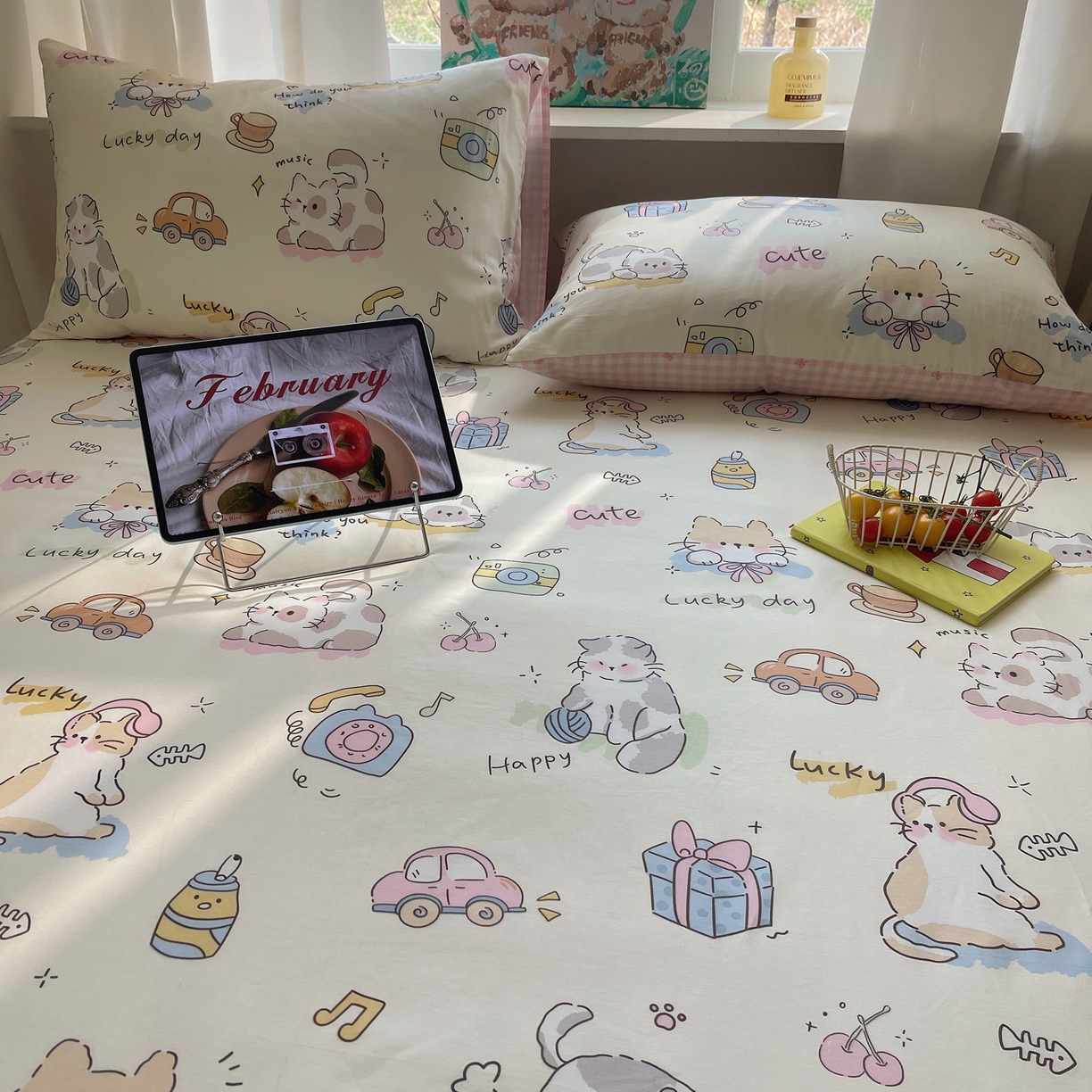 91家纺网 家纺一手货源 找家纺 六巷胡同 2026新款40支全棉13070INS卡通单品床笠 猫咪聚会趴