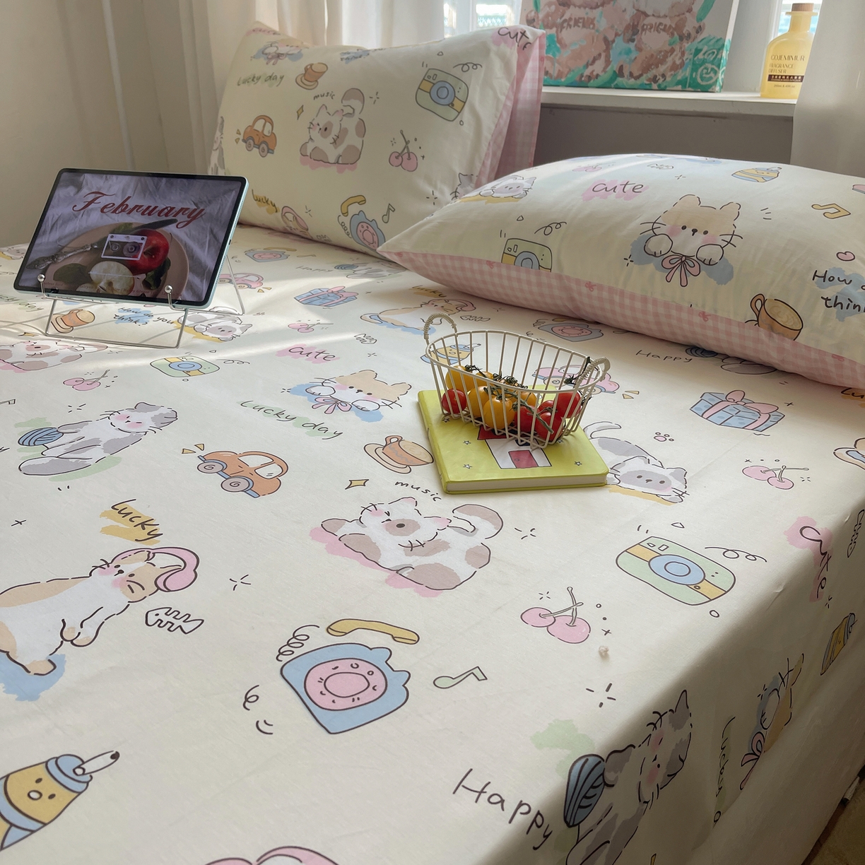 91家纺网 家纺一手货源 找家纺 六巷胡同 2026新款40支全棉13070INS卡通单品床笠 猫咪聚会趴