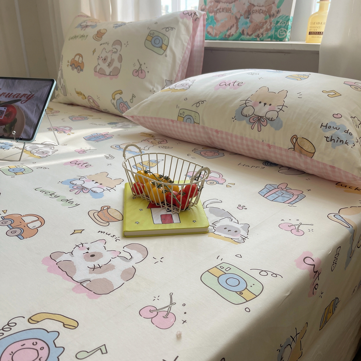 91家纺网 家纺一手货源 找家纺 六巷胡同 2026新款40支全棉13070INS卡通单品床笠 猫咪聚会趴