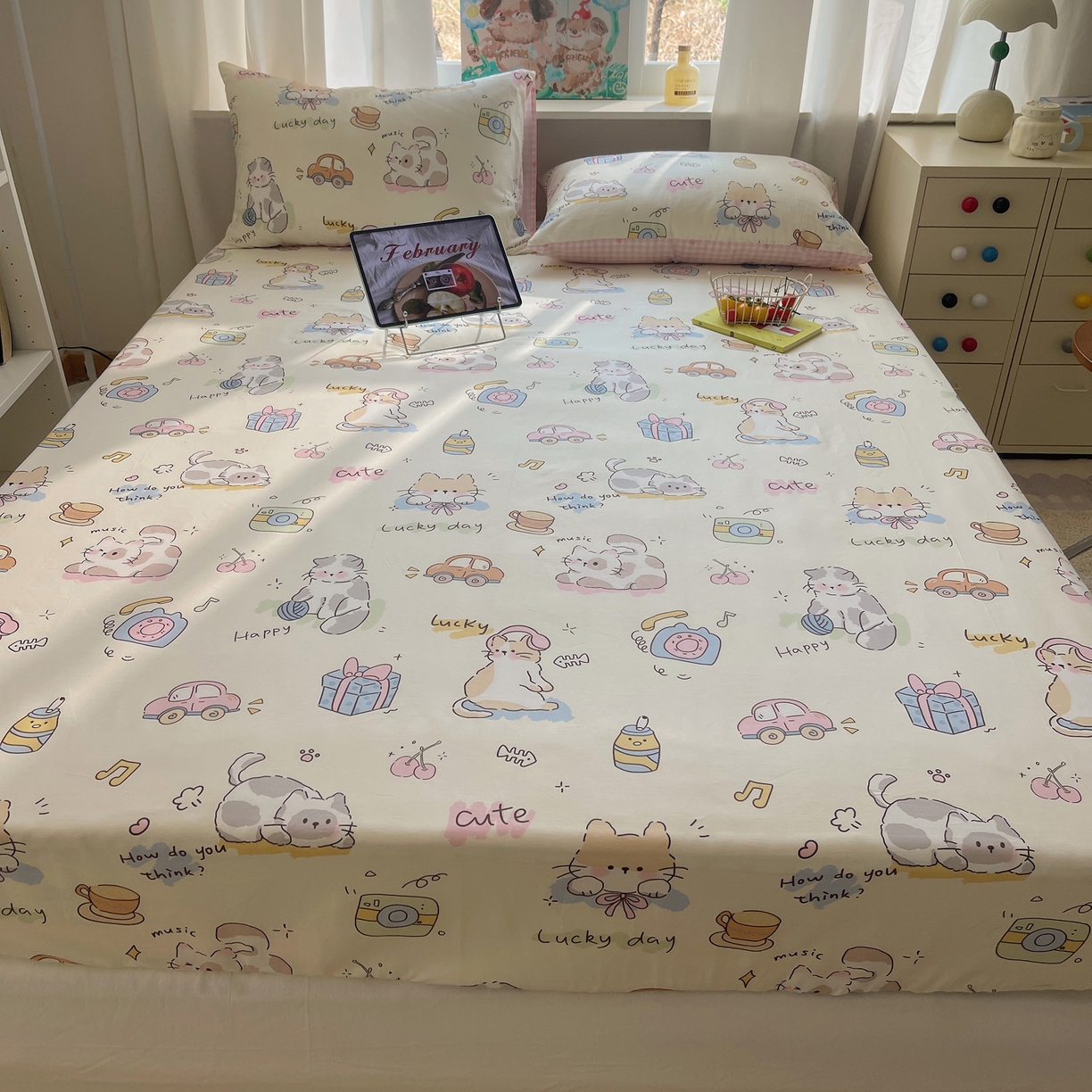 91家纺网 家纺一手货源 找家纺 六巷胡同 2026新款40支全棉13070INS卡通单品床笠 猫咪聚会趴