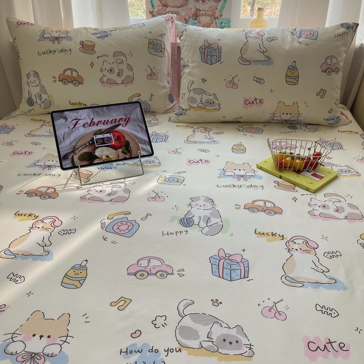 91家纺网 家纺一手货源 找家纺 六巷胡同 2026新款40支全棉13070INS卡通单品床笠 猫咪聚会趴