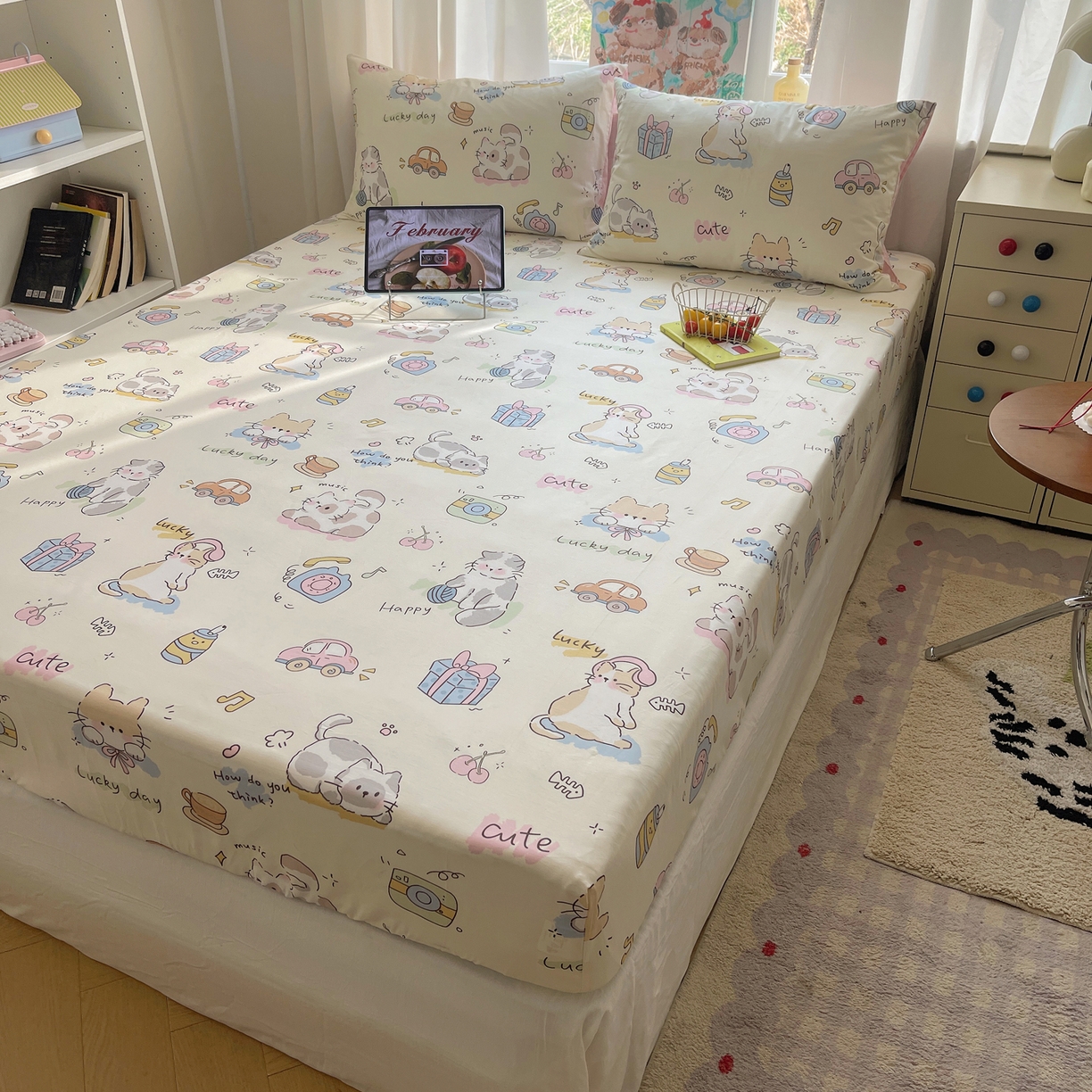 91家纺网 家纺一手货源 找家纺 六巷胡同 2026新款40支全棉13070INS卡通单品床笠 猫咪聚会趴