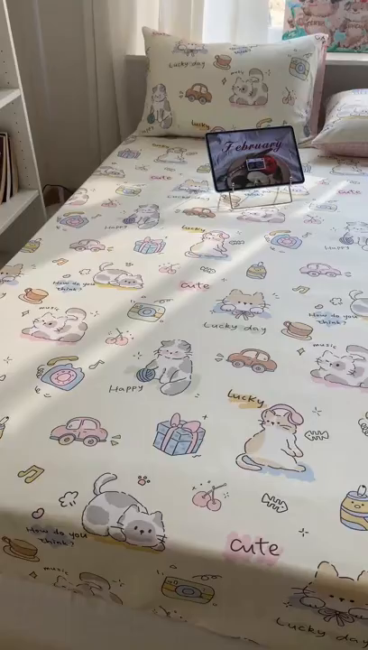 91家纺网 家纺一手货源 找家纺 六巷胡同 2026新款40支全棉13070INS卡通单品床笠 猫咪聚会趴