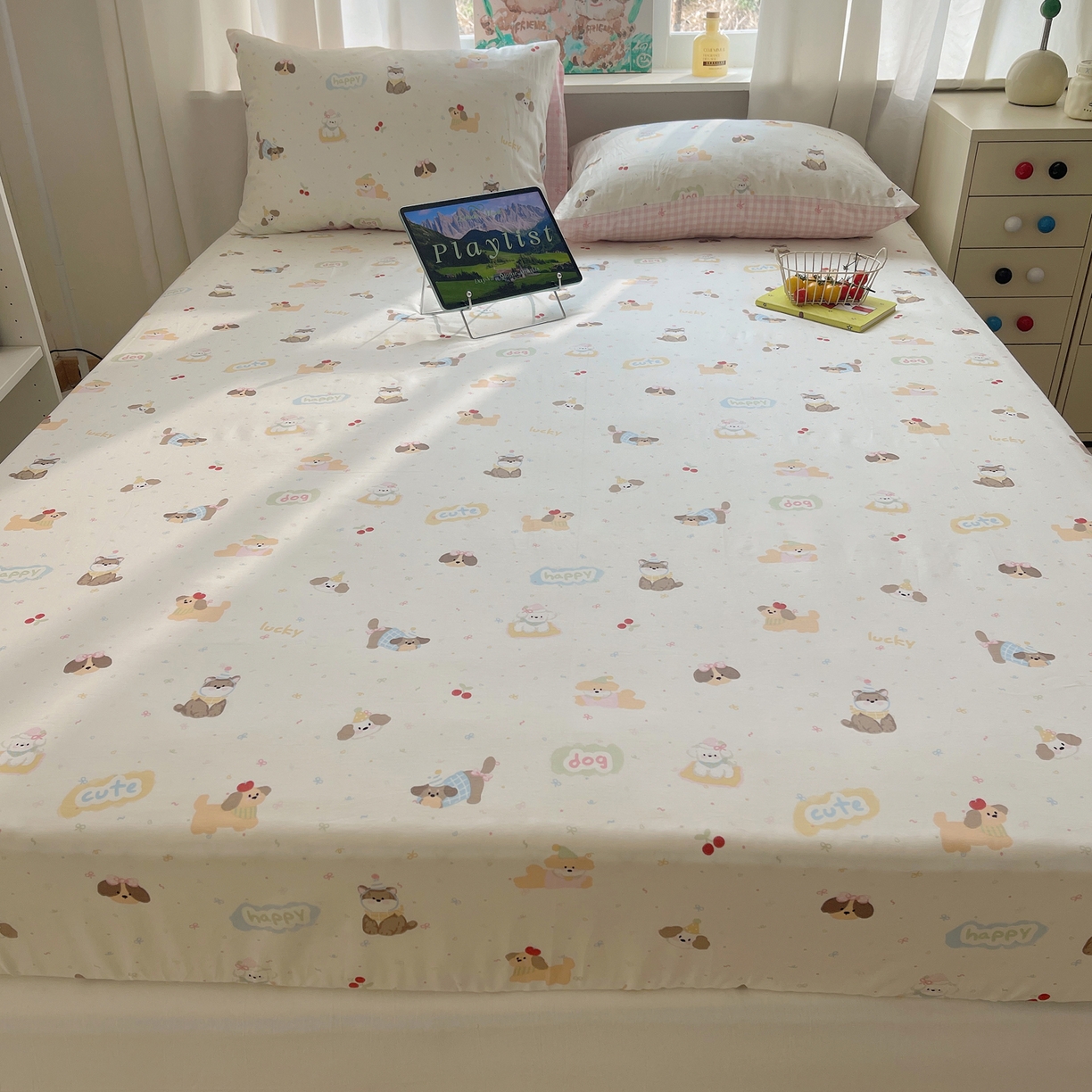 91家纺网 家纺一手货源 找家纺 六巷胡同 2026新款40支全棉13070INS卡通单品床笠 汪星人派对