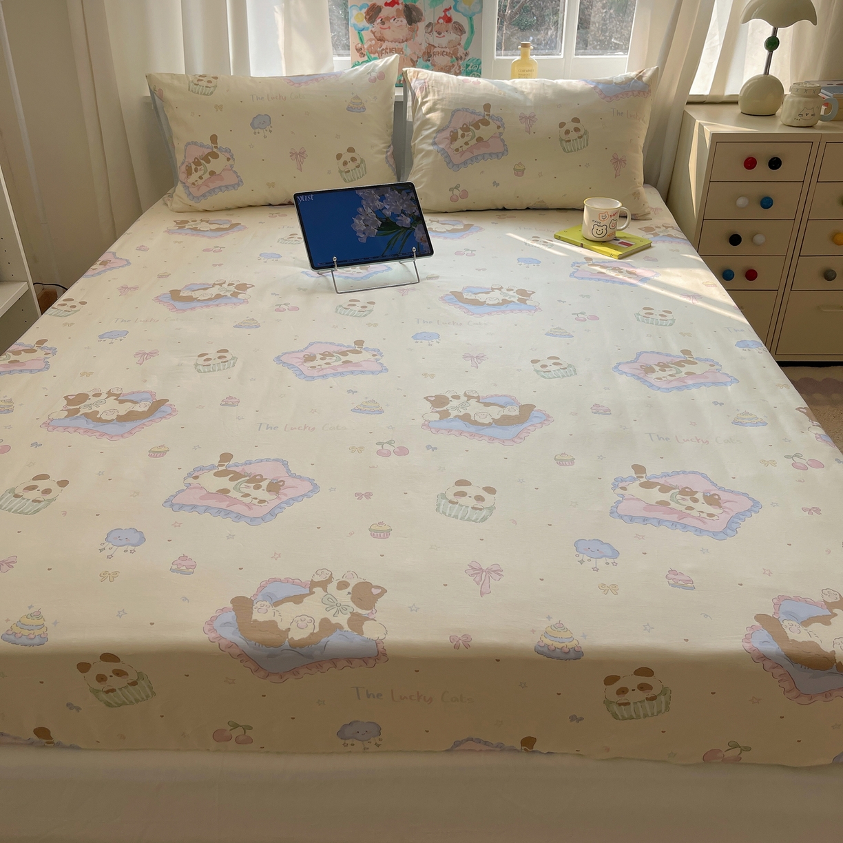 91家纺网 家纺一手货源 找家纺 六巷胡同 2026新款40支全棉13070INS卡通单品床笠 慵懒猫咪崽