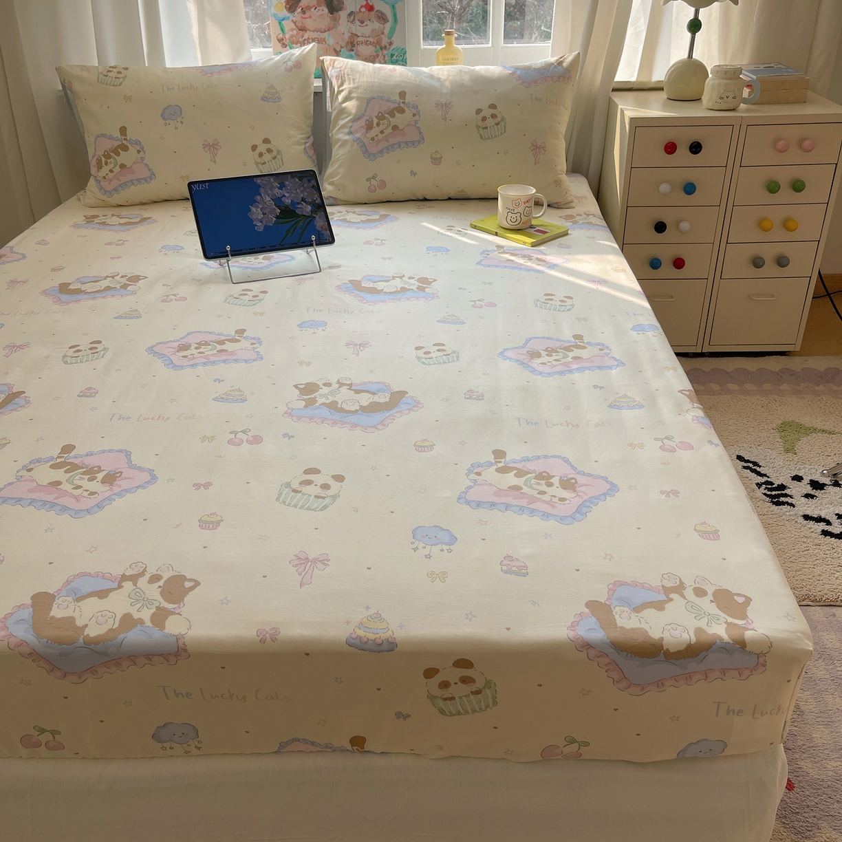 91家纺网 家纺一手货源 找家纺 六巷胡同 2026新款40支全棉13070INS卡通单品床笠 慵懒猫咪崽