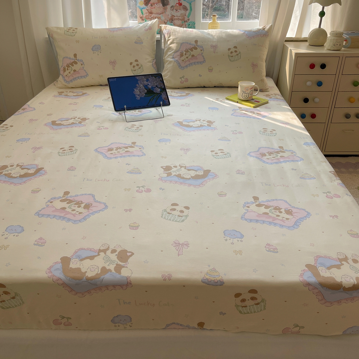 91家纺网 家纺一手货源 找家纺 六巷胡同 2026新款40支全棉13070INS卡通单品床笠 慵懒猫咪崽