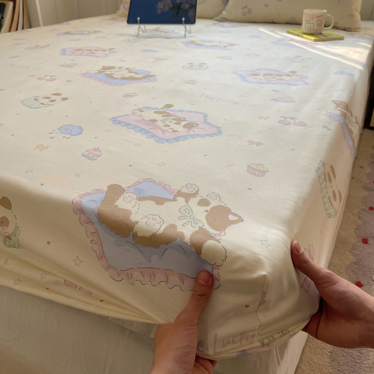 91家纺网 家纺一手货源 找家纺 六巷胡同 2026新款40支全棉13070INS卡通单品床笠 慵懒猫咪崽