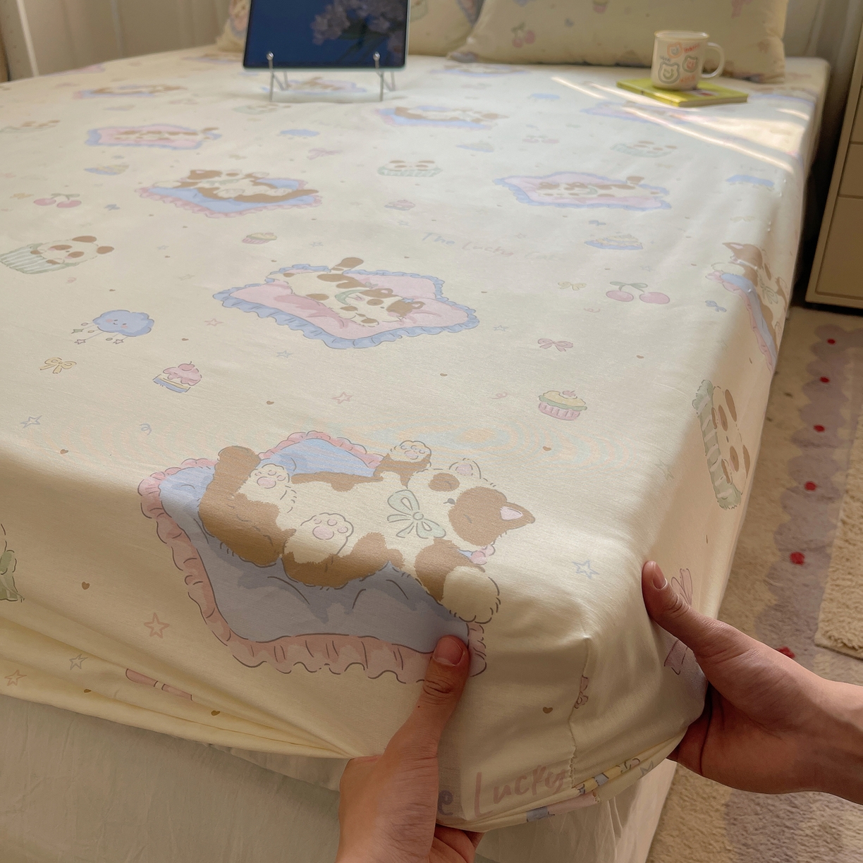 91家纺网 家纺一手货源 找家纺 六巷胡同 2026新款40支全棉13070INS卡通单品床笠 慵懒猫咪崽