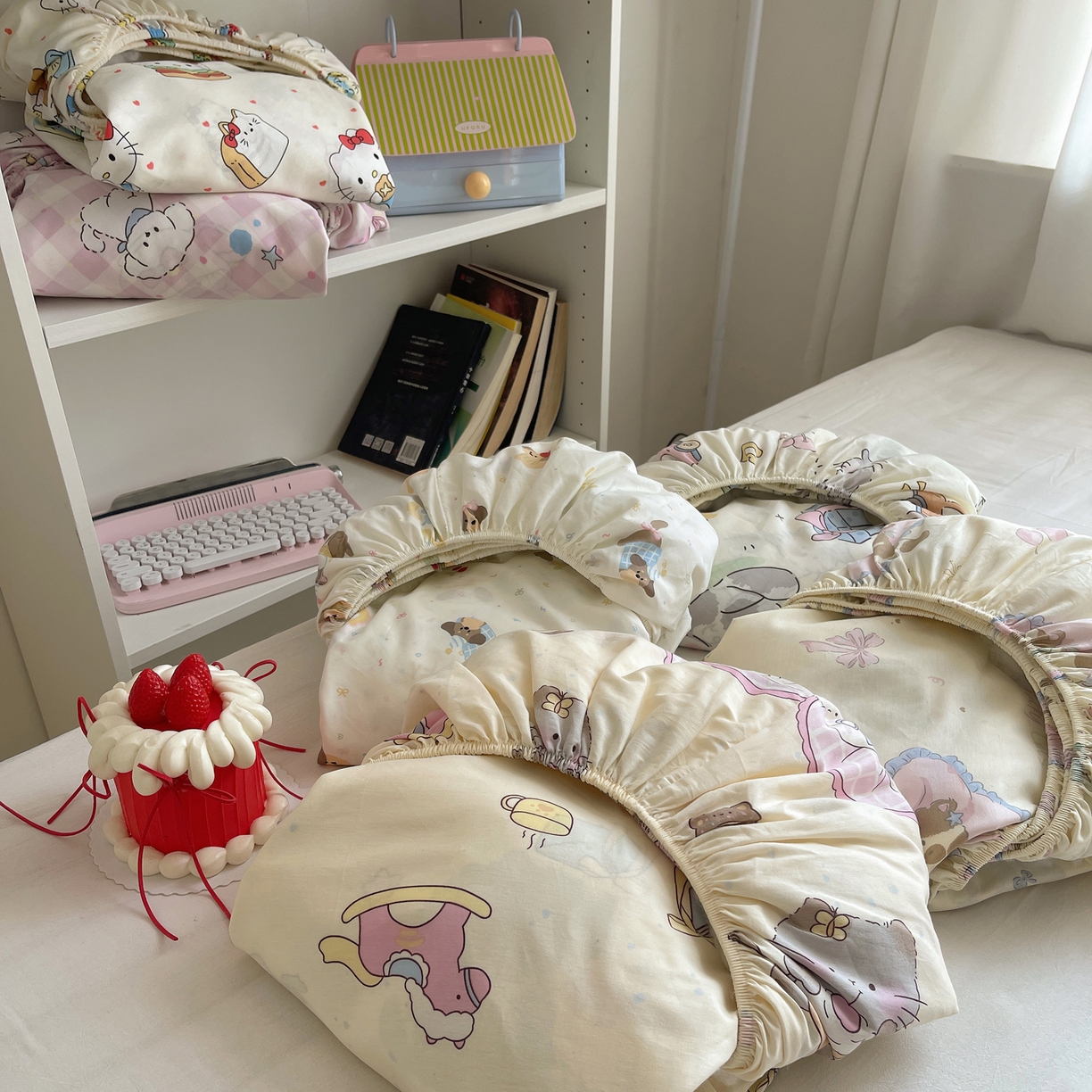 91家纺网 家纺一手货源 找家纺 六巷胡同 2026新款40支全棉13070INS卡通单品床笠 组合叠拍图