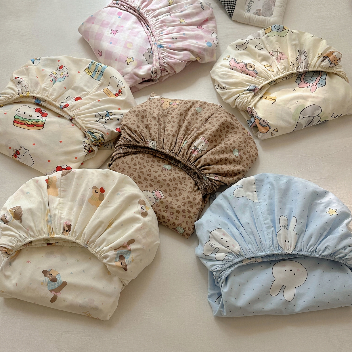 91家纺网 家纺一手货源 找家纺 六巷胡同 2026新款40支全棉13070INS卡通单品床笠 组合叠拍图