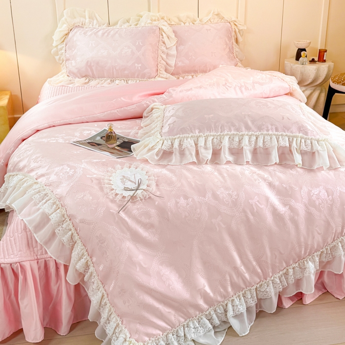 91家纺网 家纺一手货源 找家纺 大麦家纺 2026新款法式花边天丝床盖四件套 浮生如梦