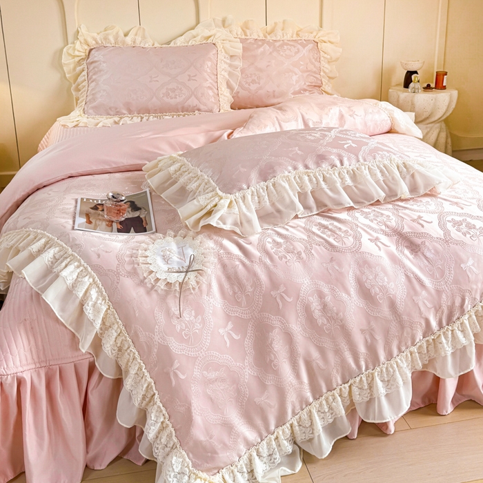 91家纺网 家纺一手货源 找家纺 大麦家纺 2026新款法式花边天丝床盖四件套 流虹霰