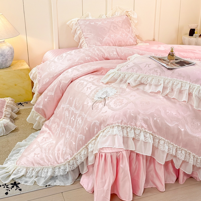 91家纺网 家纺一手货源 找家纺 大麦家纺 2026新款法式花边天丝床盖四件套 浮生如梦