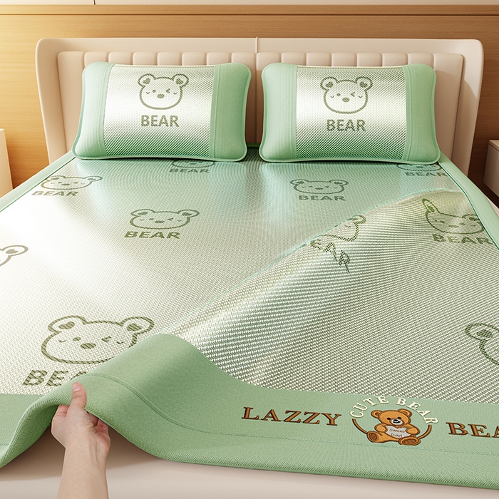 91家纺网 家纺一手货源 找家纺 （总）福来临家纺 2026新款卡皮巴拉小熊款冰藤刺绣凉感席席子凉席