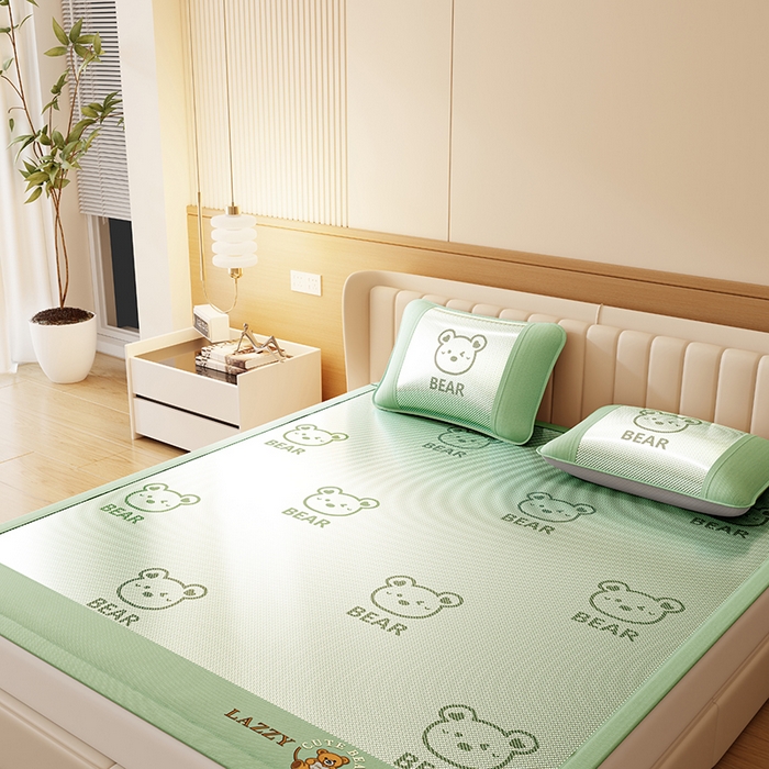 91家纺网 家纺一手货源 找家纺 福来临家纺 2026新款卡皮巴拉小熊款冰藤刺绣凉感席席子凉席 冰藤小熊-绿-床席款