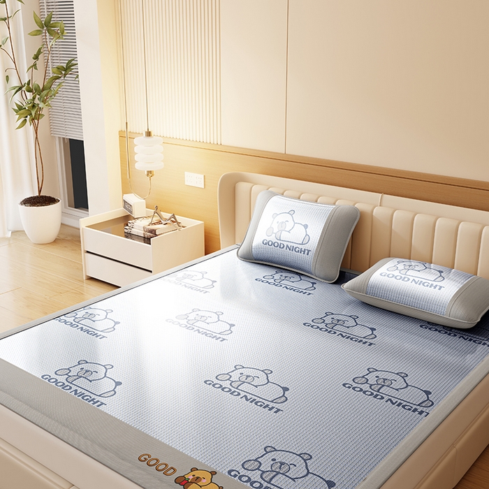 91家纺网 家纺一手货源 找家纺 福来临家纺 2026新款卡皮巴拉小熊款冰藤刺绣凉感席席子凉席 冰藤卡皮巴拉-蓝-床席款