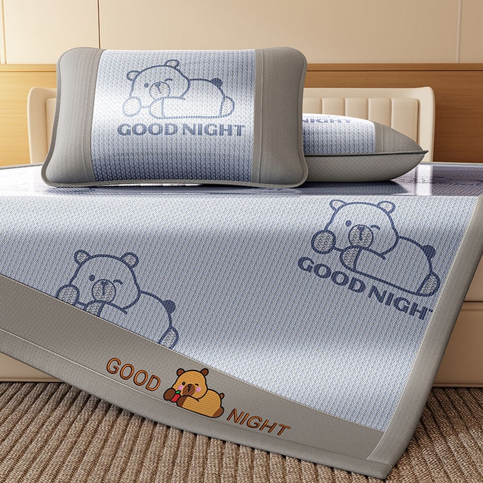 91家纺网 家纺一手货源 找家纺 福来临家纺 2026新款卡皮巴拉小熊款冰藤刺绣凉感席席子凉席 冰藤卡皮巴拉-蓝-床席款