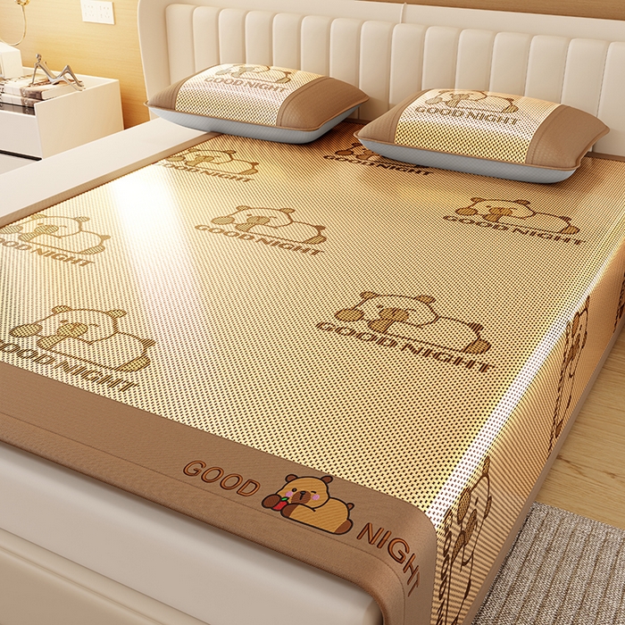 91家纺网 家纺一手货源 找家纺 福来临家纺 2026新款卡皮巴拉小熊款冰藤刺绣凉感席席子凉席 冰藤卡皮巴拉-咖-床席款