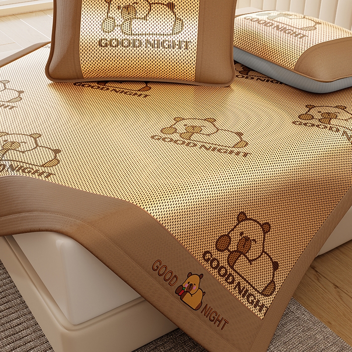 91家纺网 家纺一手货源 找家纺 福来临家纺 2026新款卡皮巴拉小熊款冰藤刺绣凉感席席子凉席 冰藤卡皮巴拉-咖-床席款