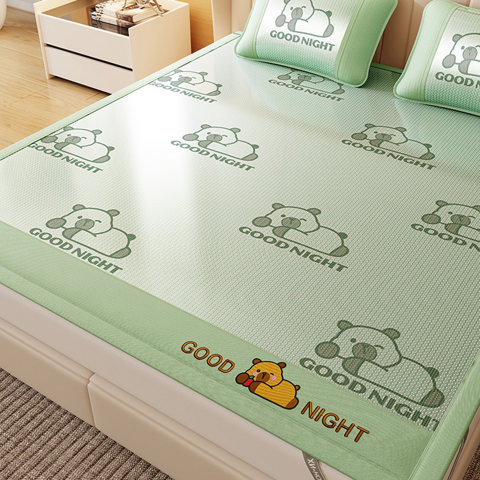 91家纺网 家纺一手货源 找家纺 福来临家纺 2026新款卡皮巴拉小熊款冰藤刺绣凉感席席子凉席 冰藤卡皮巴拉-绿-床席款