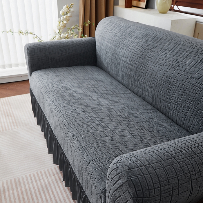 91家纺网 家纺一手货源 找家纺 飞翔家纺沙发套 2026新款素格纹裙摆沙发套 深灰色