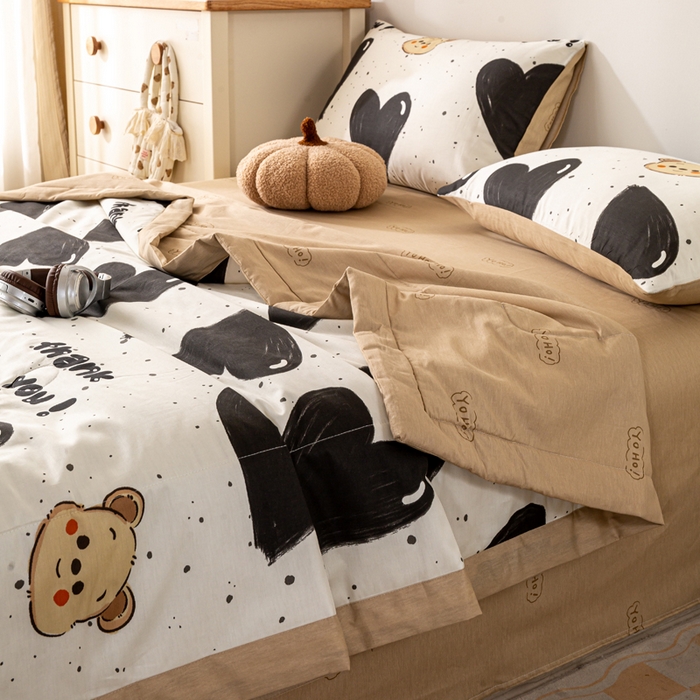 91家纺网 家纺一手货源 找家纺 红日子纺织品 2026新款里外全棉纯棉印花夏被夏凉被空调被 萌心熊宝