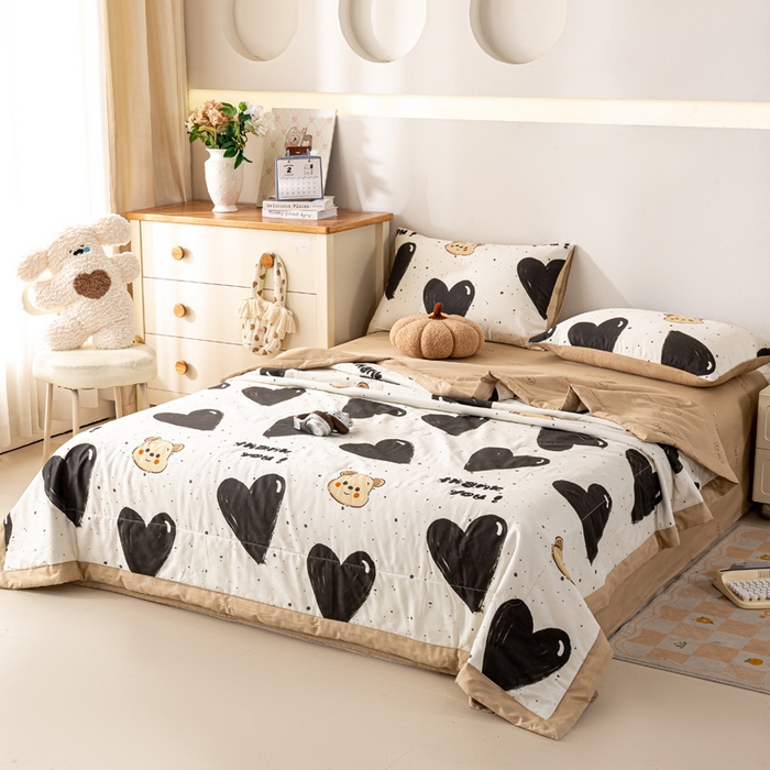 91家纺网 家纺一手货源 找家纺 红日子纺织品 2026新款里外全棉纯棉印花夏被夏凉被空调被 萌心熊宝