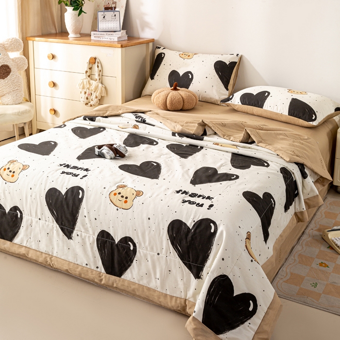 91家纺网 家纺一手货源 找家纺 红日子纺织品 2026新款里外全棉纯棉印花夏被夏凉被空调被 萌心熊宝