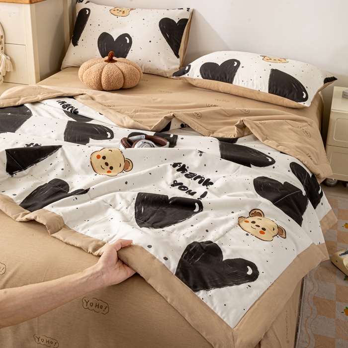 91家纺网 家纺一手货源 找家纺 红日子纺织品 2026新款里外全棉纯棉印花夏被夏凉被空调被 萌心熊宝