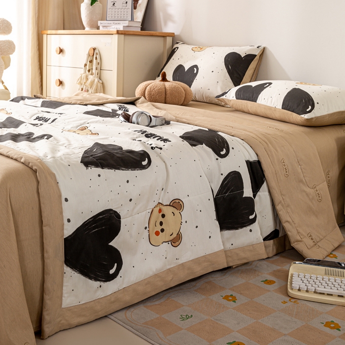 91家纺网 家纺一手货源 找家纺 红日子纺织品 2026新款里外全棉纯棉印花夏被夏凉被空调被 萌心熊宝